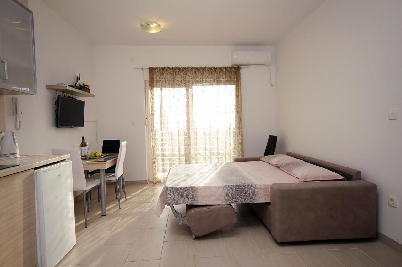 Apartments Residence Dj Petrovac Bagian luar foto