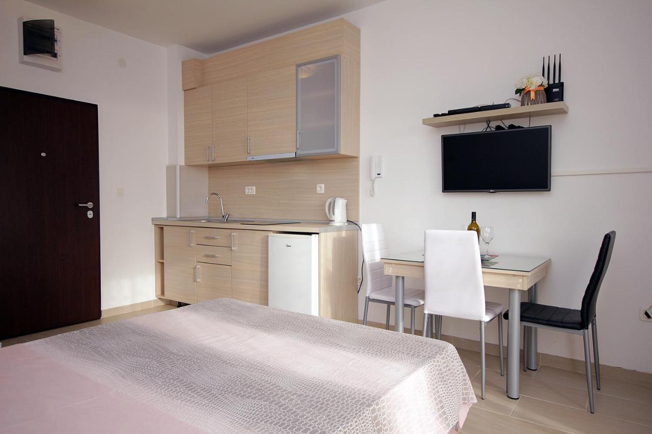 Apartments Residence Dj Petrovac Bagian luar foto