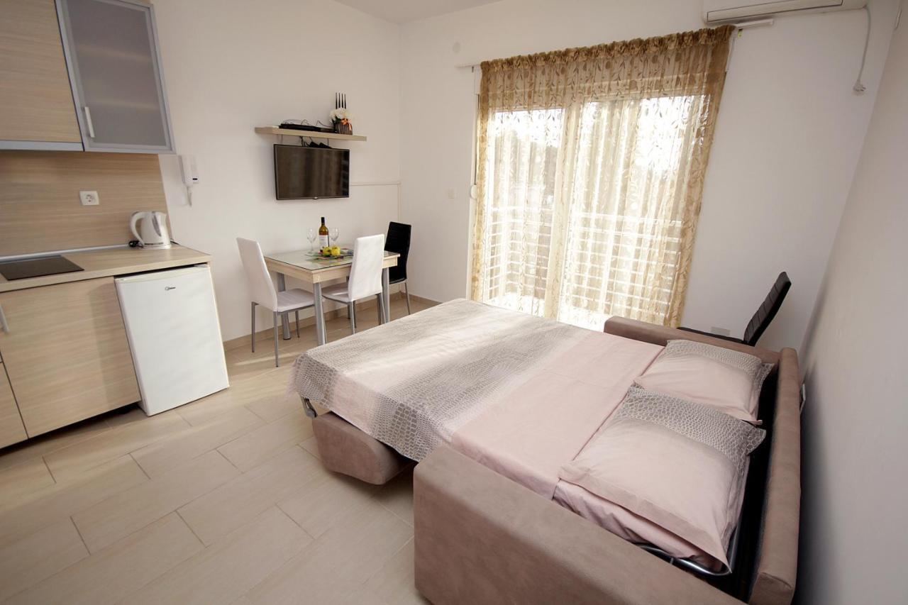 Apartments Residence Dj Petrovac Bagian luar foto