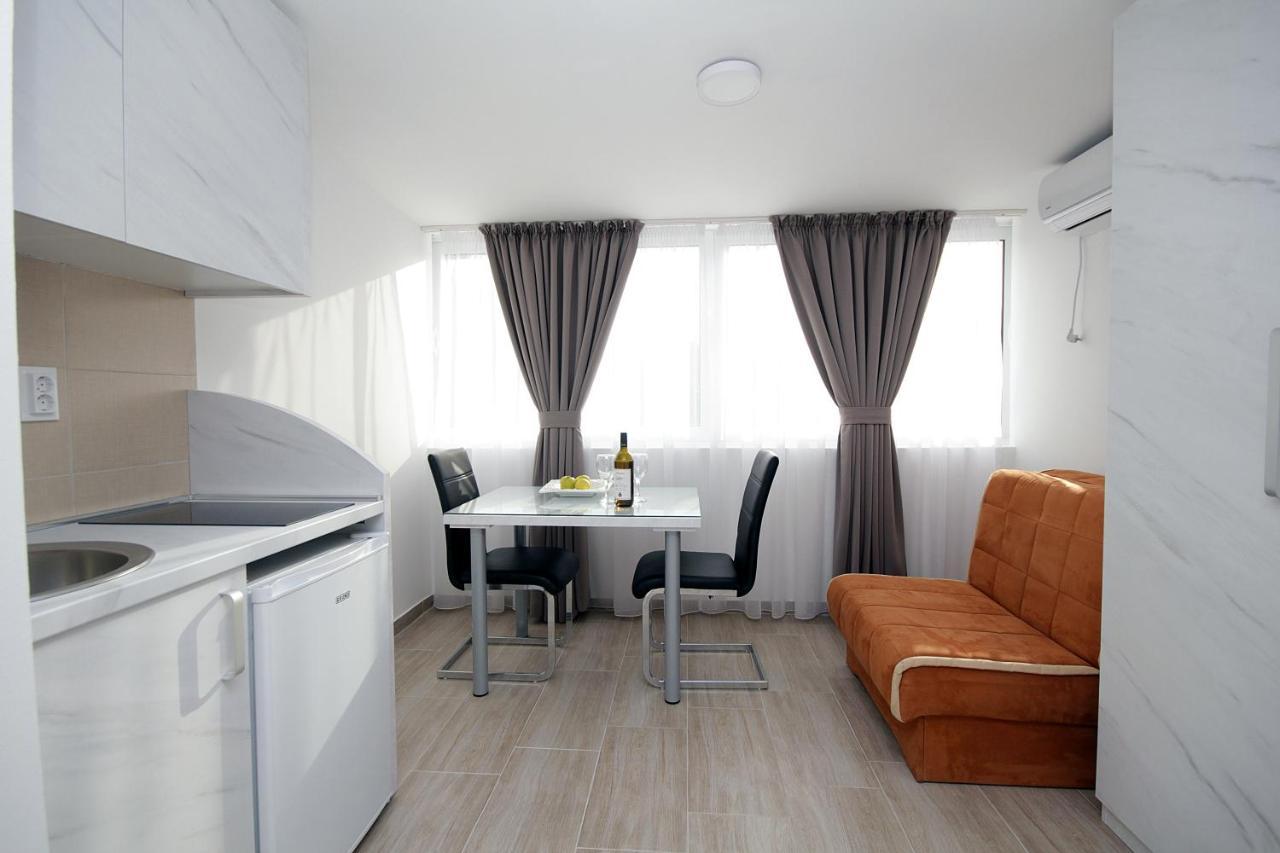 Apartments Residence Dj Petrovac Bagian luar foto