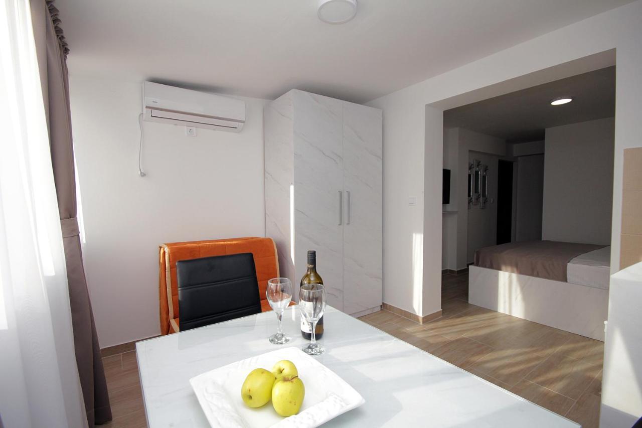 Apartments Residence Dj Petrovac Bagian luar foto