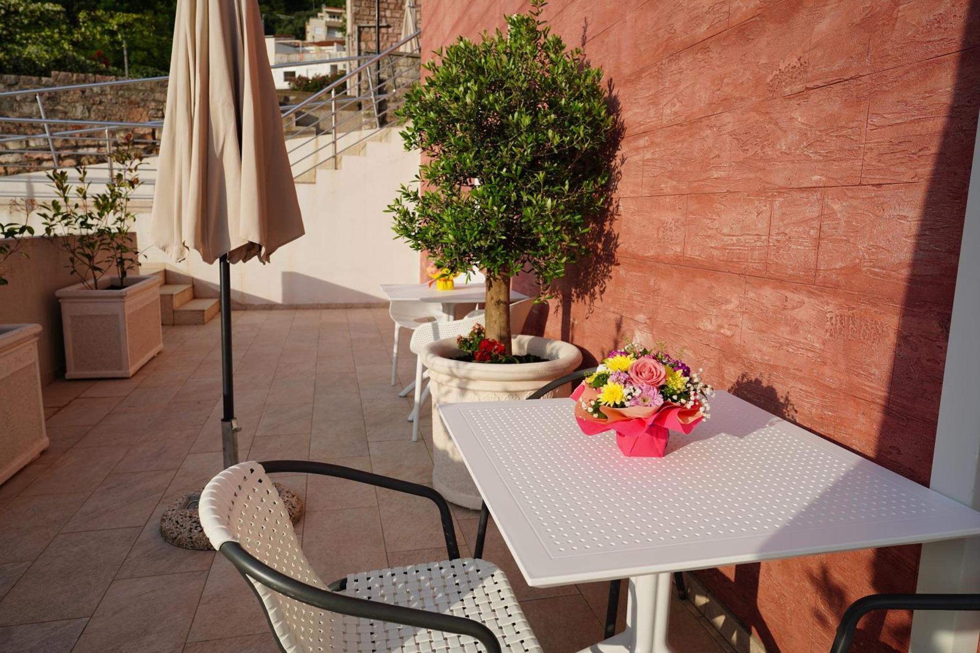 Apartments Residence Dj Petrovac Bagian luar foto