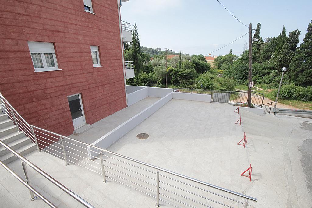 Apartments Residence Dj Petrovac Bagian luar foto